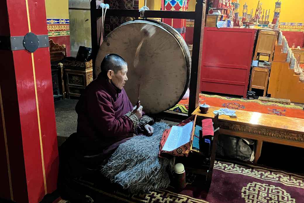 Morning prayers, Rongbuk Monastery