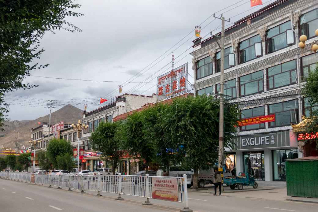 Main street, Gyantse