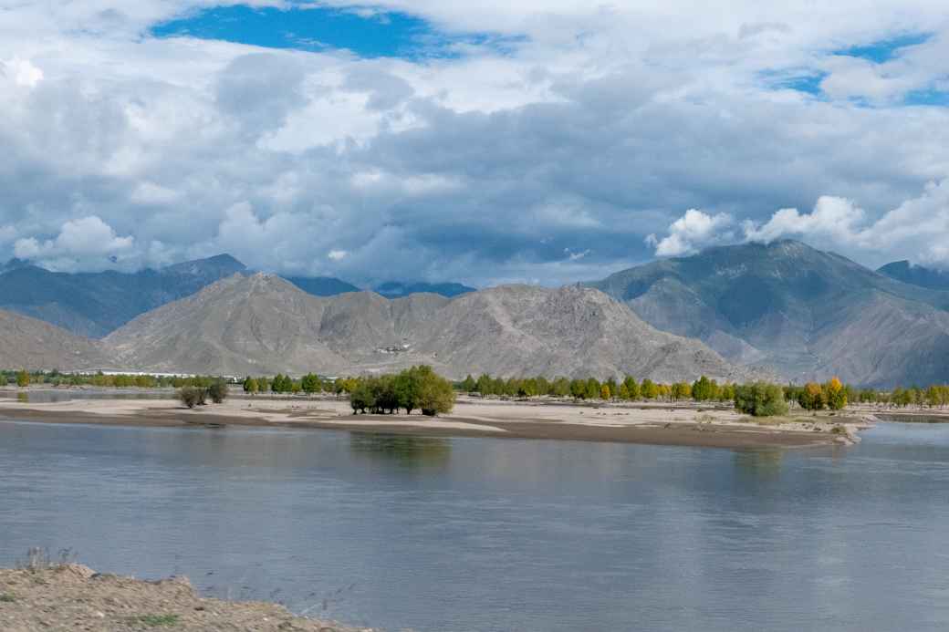 Along the Yarlung Zangbo Jiang