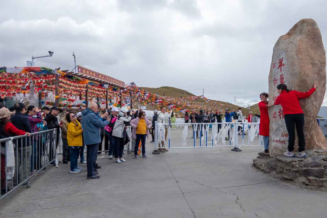 Chinese tourists, Yamdrok Yumtso