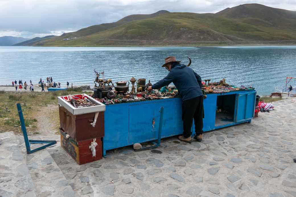 Souvenirs, Yamdrok Yumtso lake