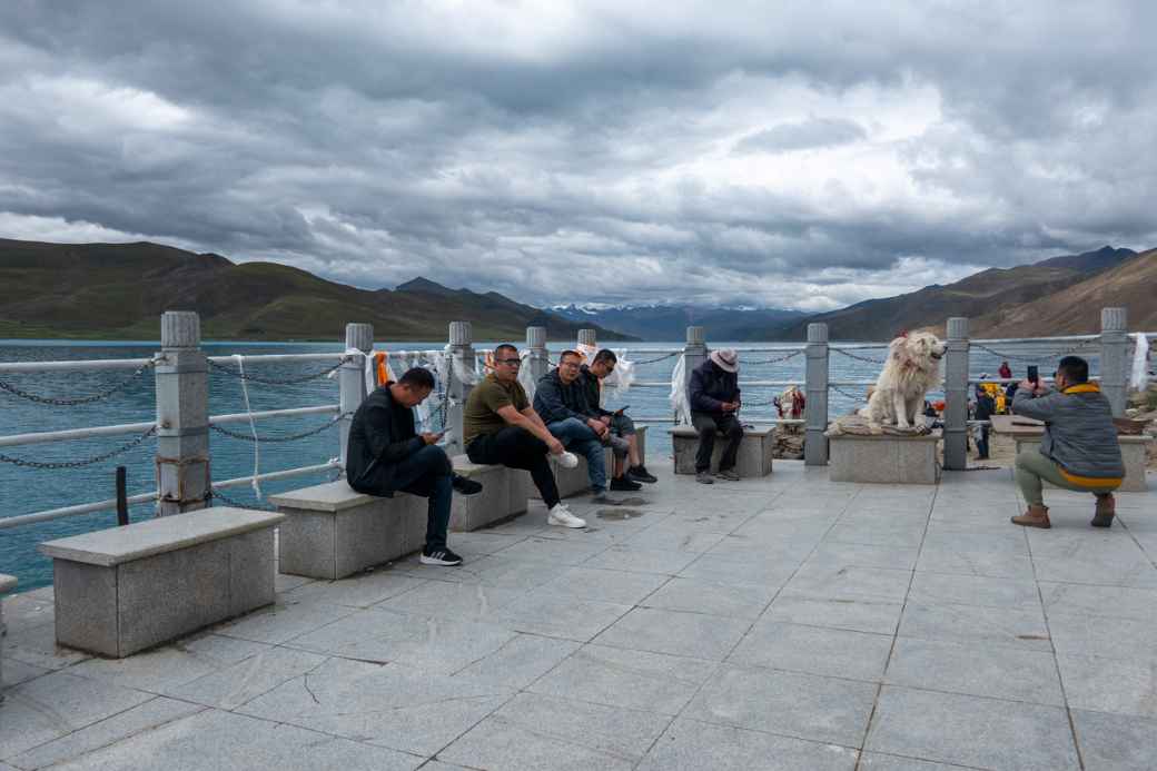 Tourist, Yamdrok Yumtso lake