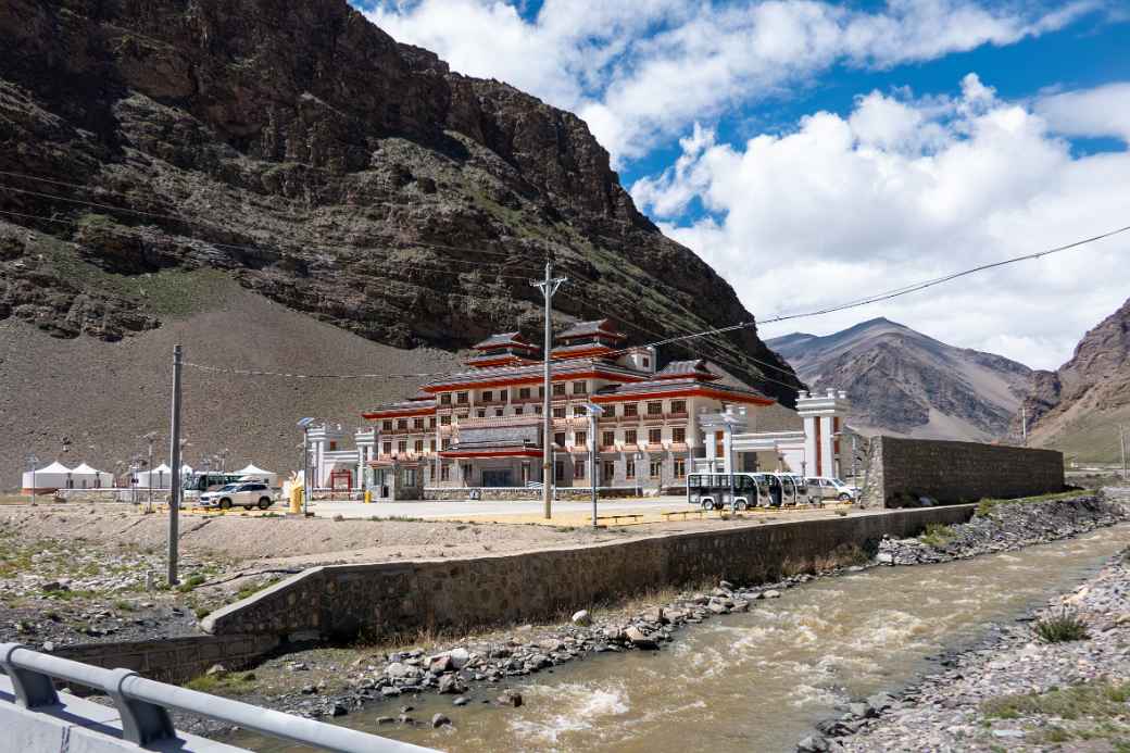 Between Lhasa and Gyantse