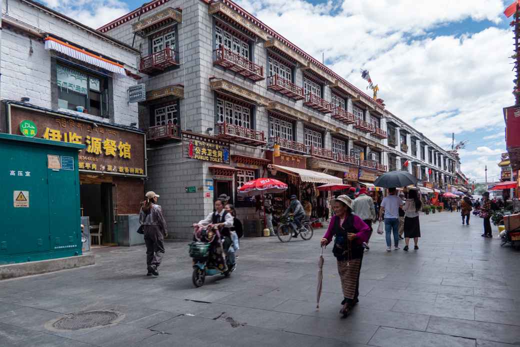 Pedestrian street, Barkhor