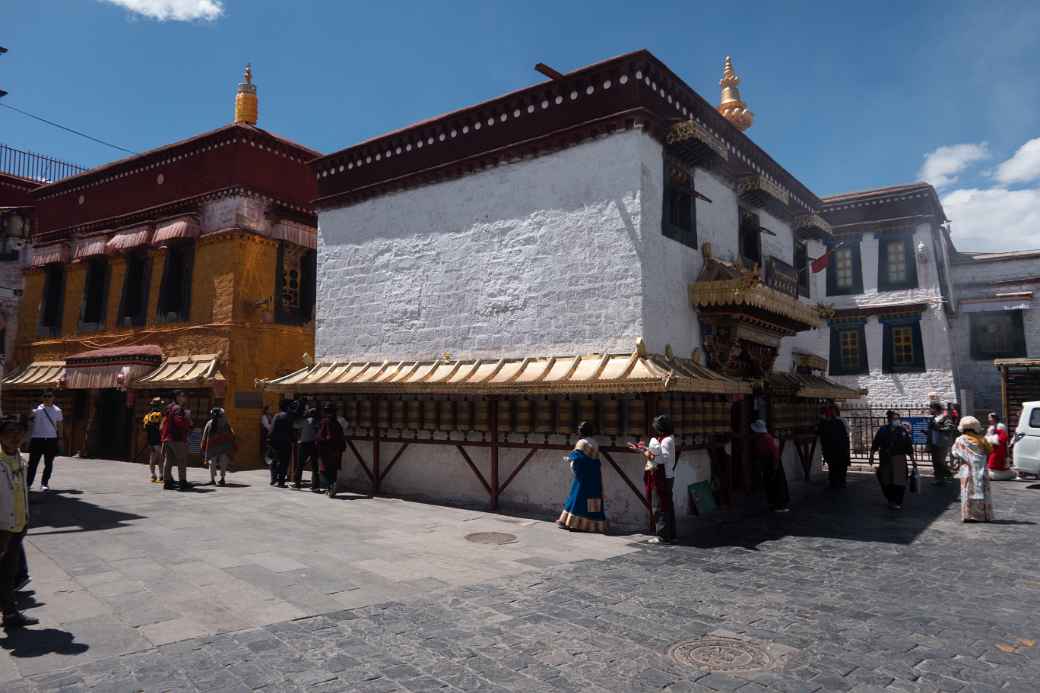 Prayer wheels, Barkhor