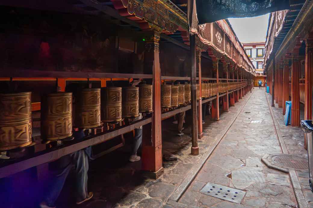 Prayer wheels, Jokhang temple