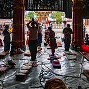 Devotees, Jokhang temple