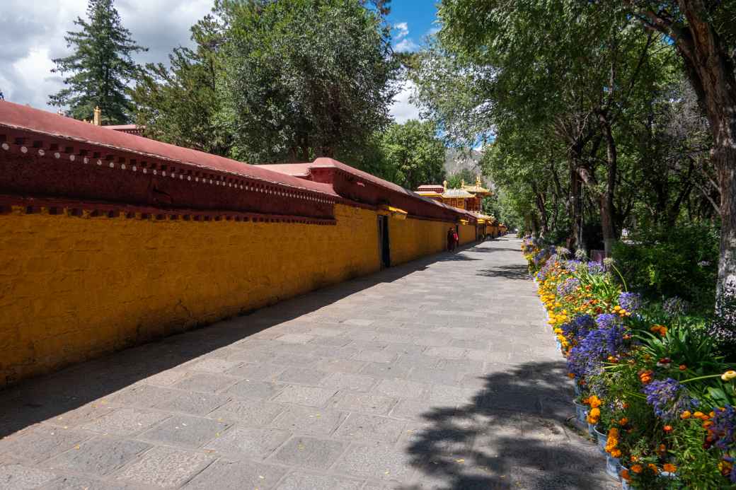 Norbulingka wall