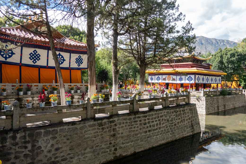 Lake Palace, Norbulingka