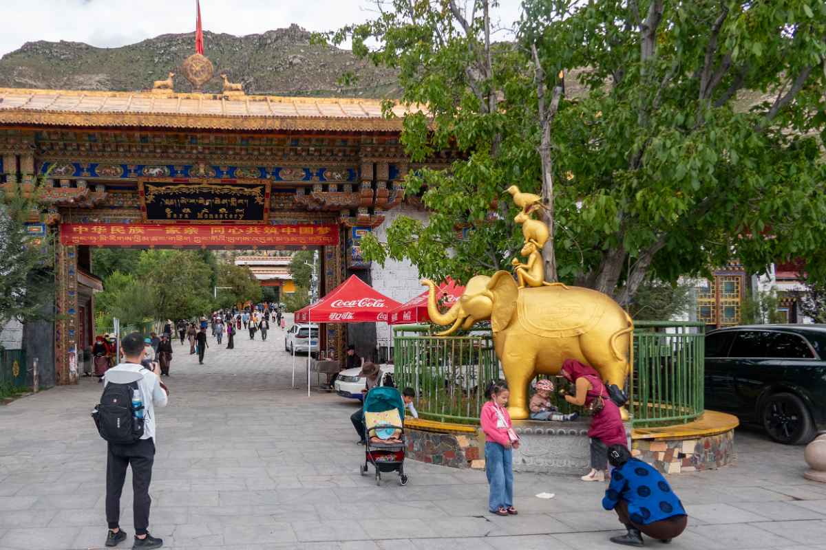 Entrance gate, Sera Monastery