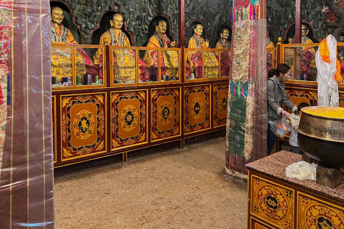 Sculptures, Sera Monastery