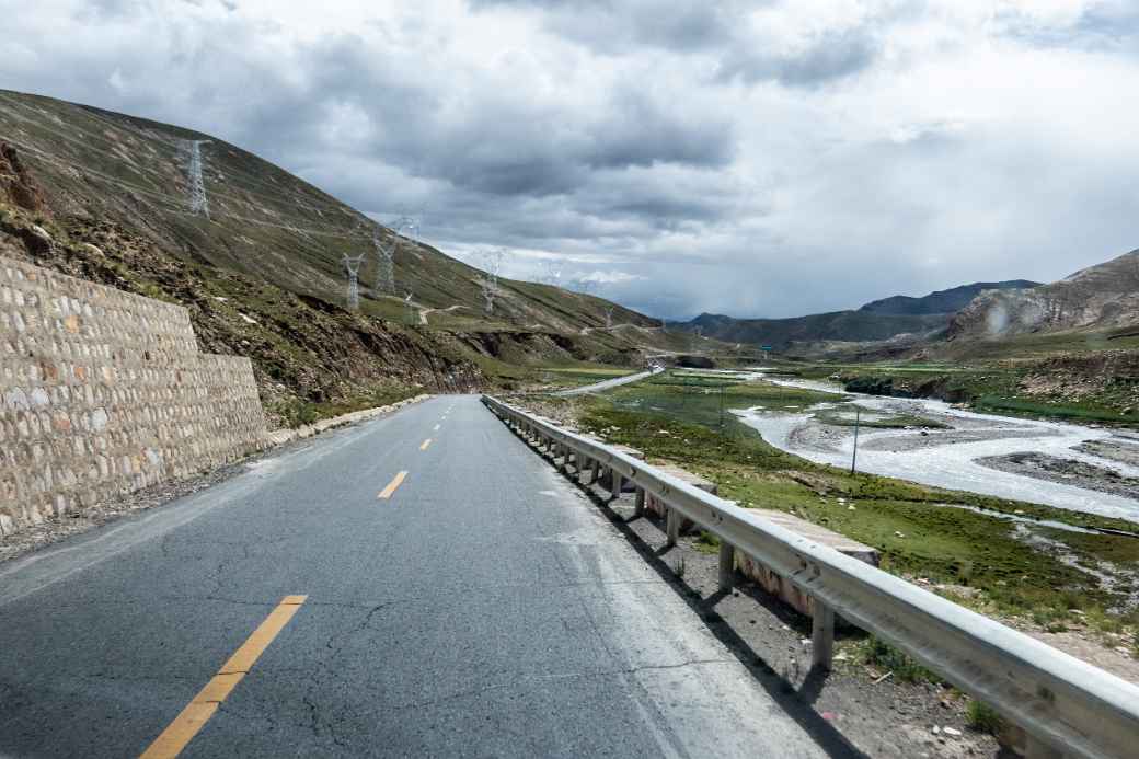 River in Tingri County