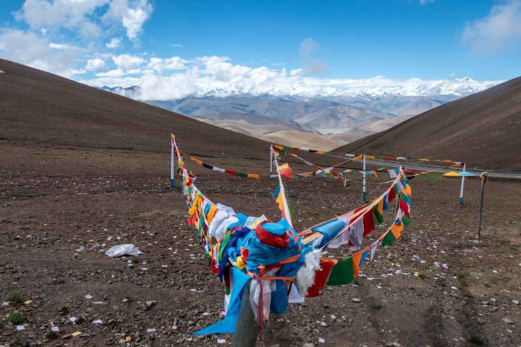 Prayer flags, Guywula Pass