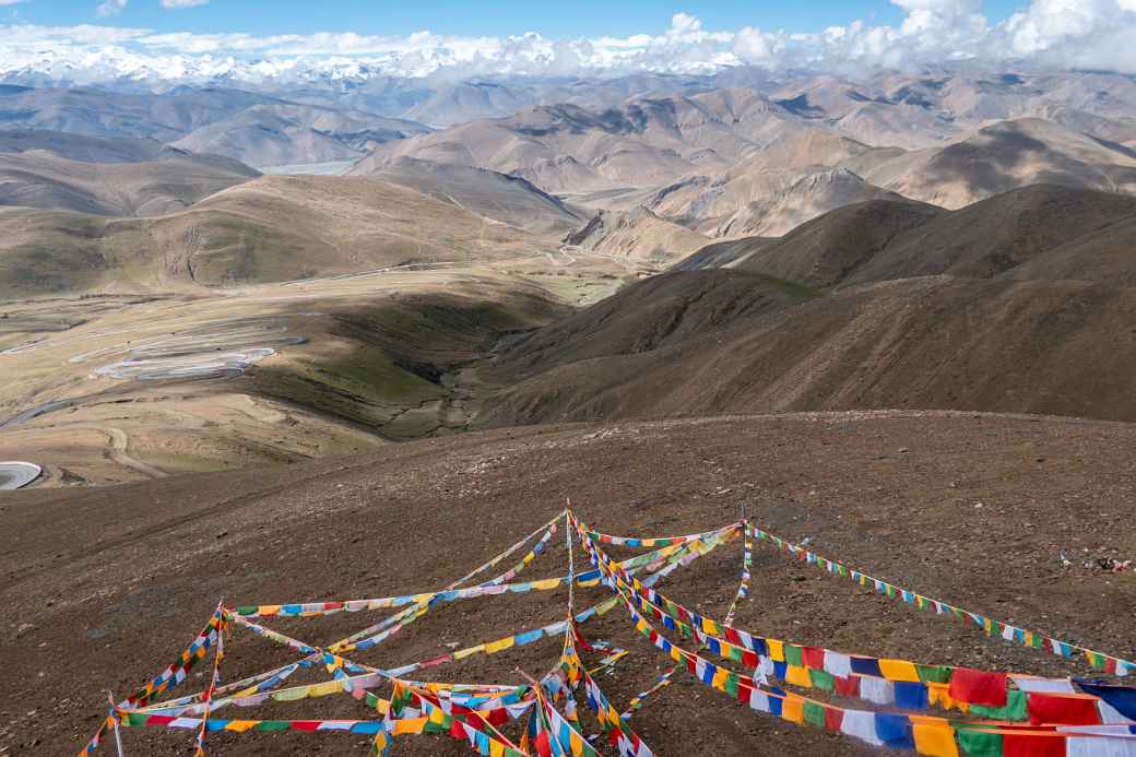 Prayer flags, Guywula Pass