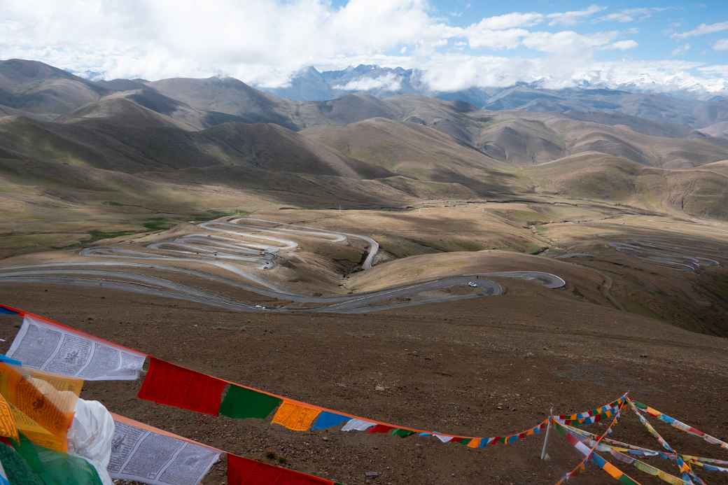 Prayer flags, Guywula Pass