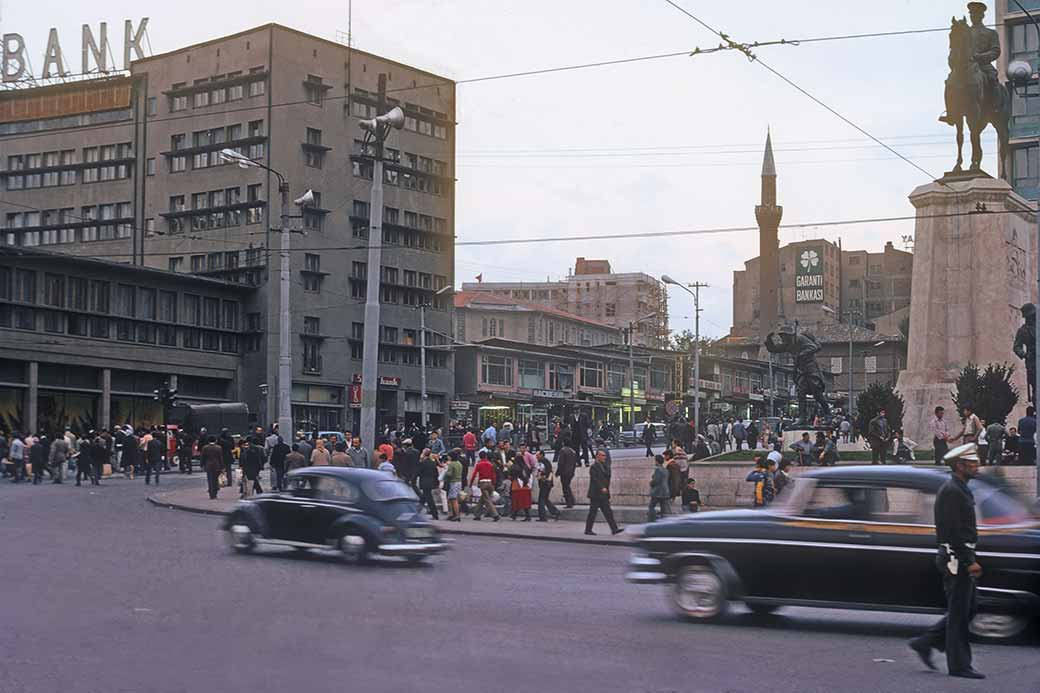 Atatürk Anıtı, Ulus Square