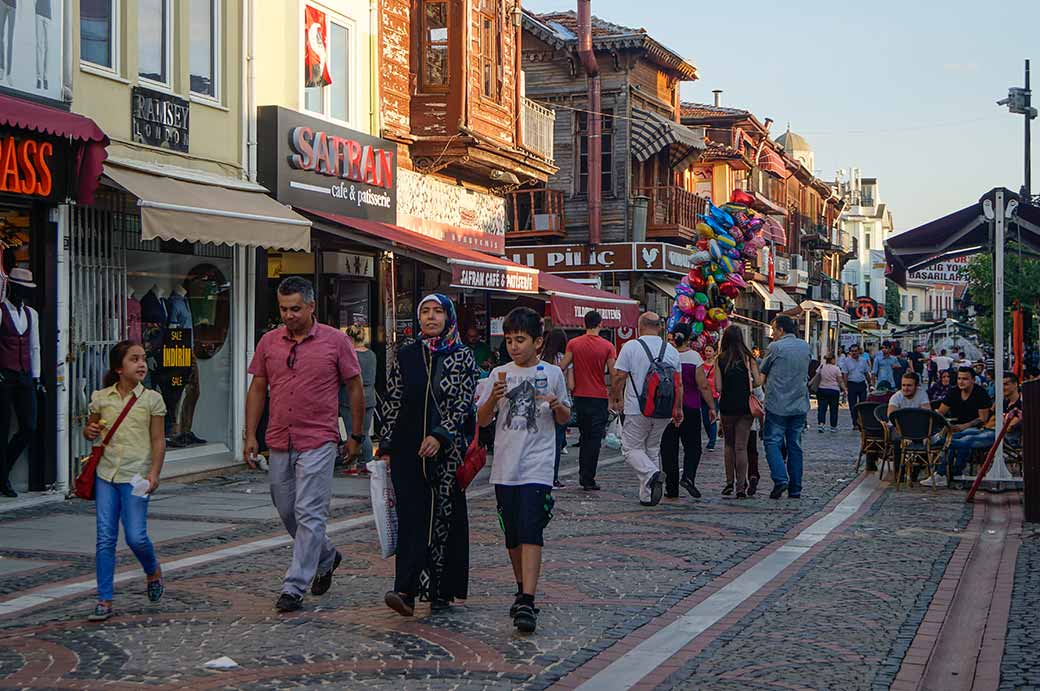 Walking, Saraçlar Caddesi