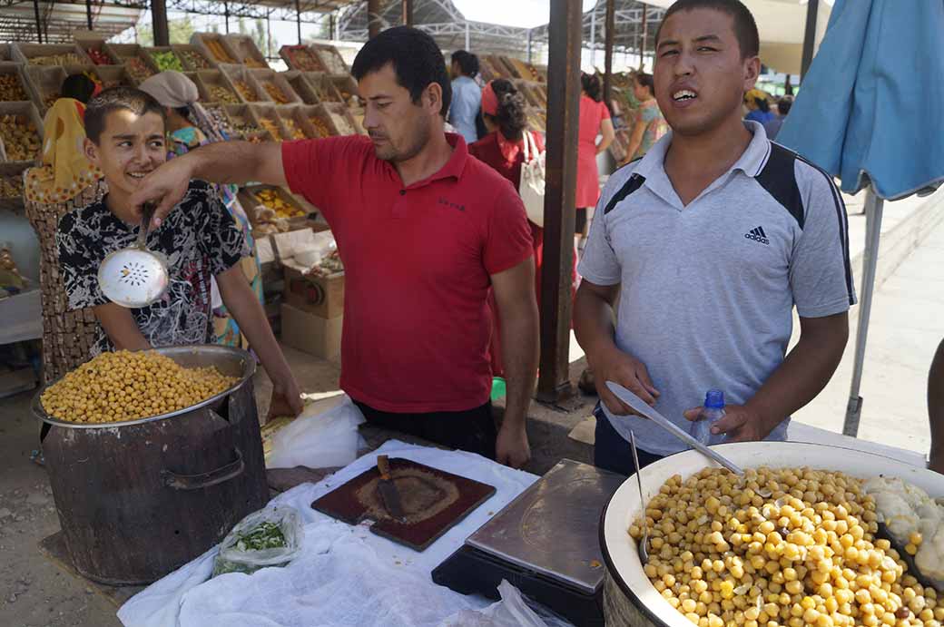 Selling chick peas, Qumtepa bazaar