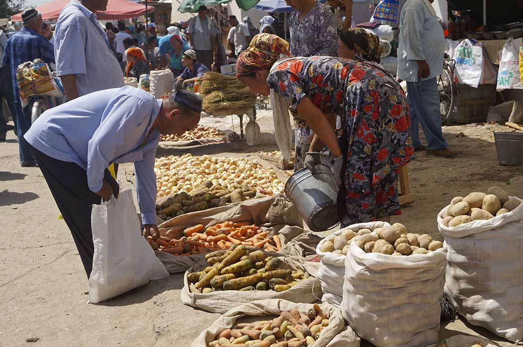 Selling carrots, Qumtepa bazaar