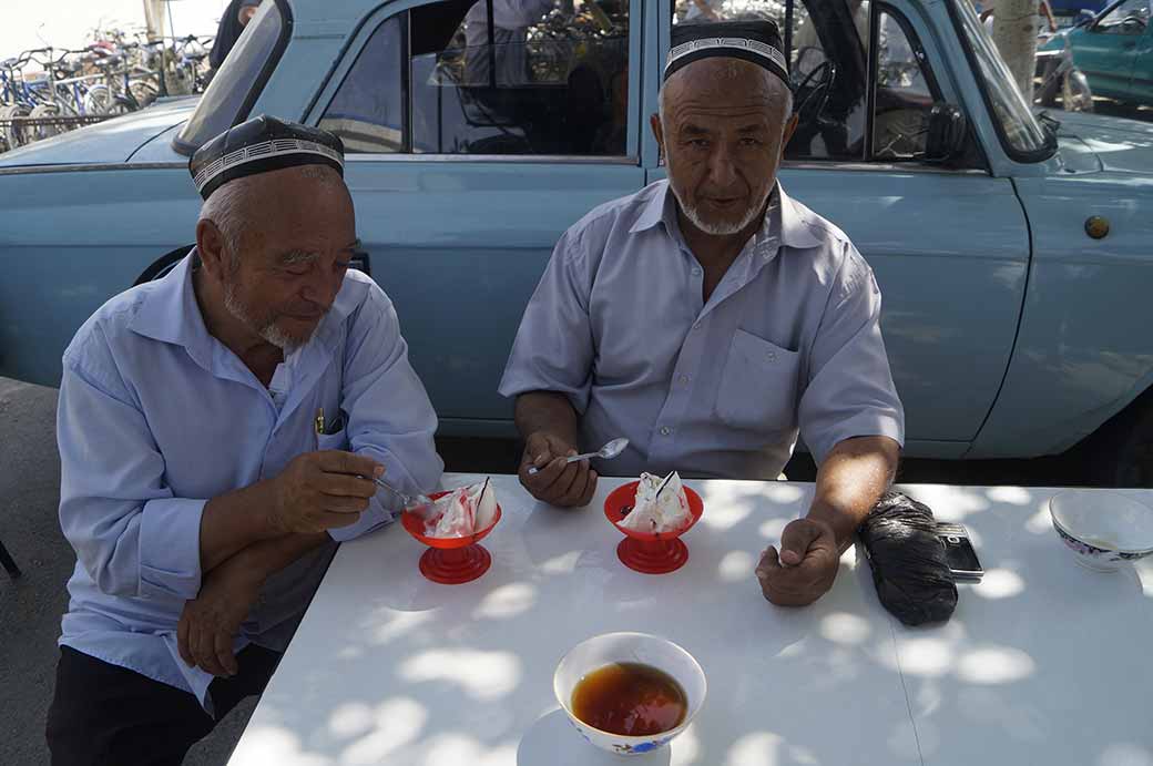 Men having tea, Qumtepa bazaar