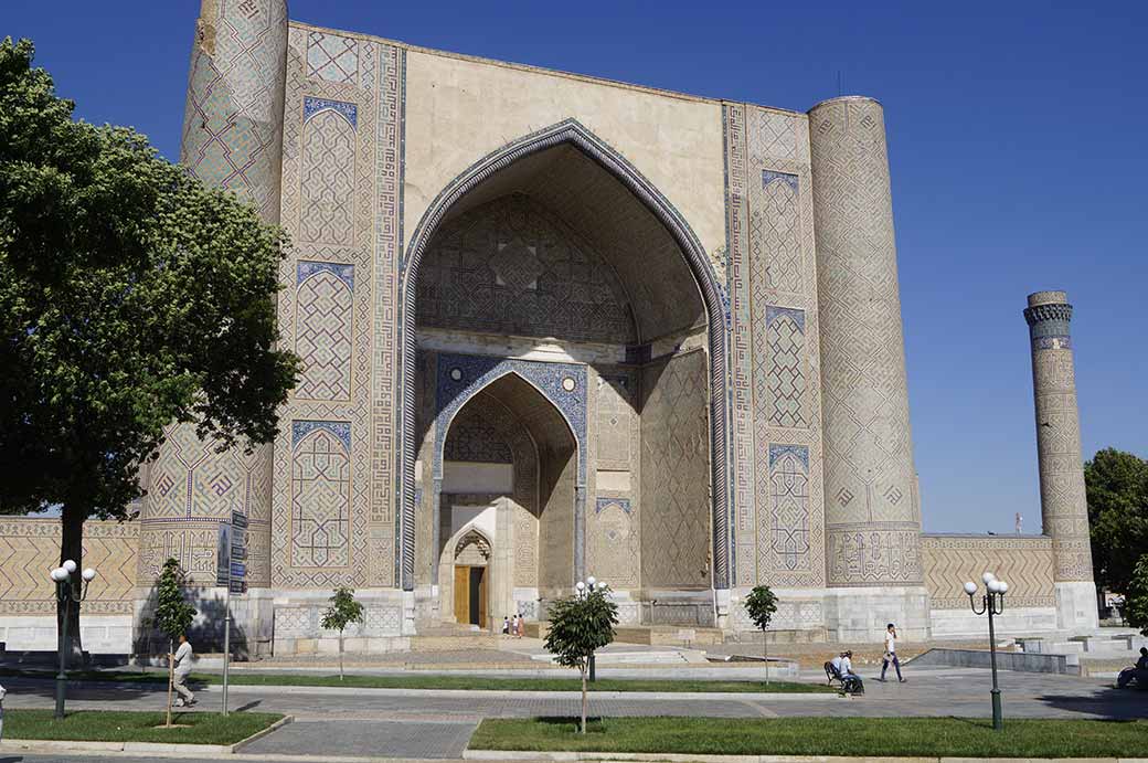 Bibi-Khanym mosque portal