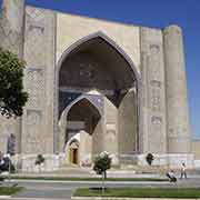 Bibi-Khanym mosque portal