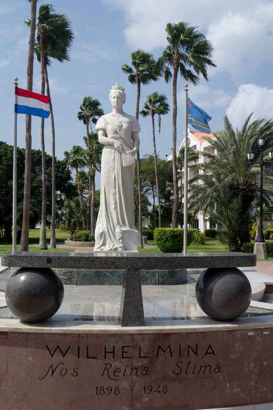 Queen Wilhelmina's statue, Oranjestad