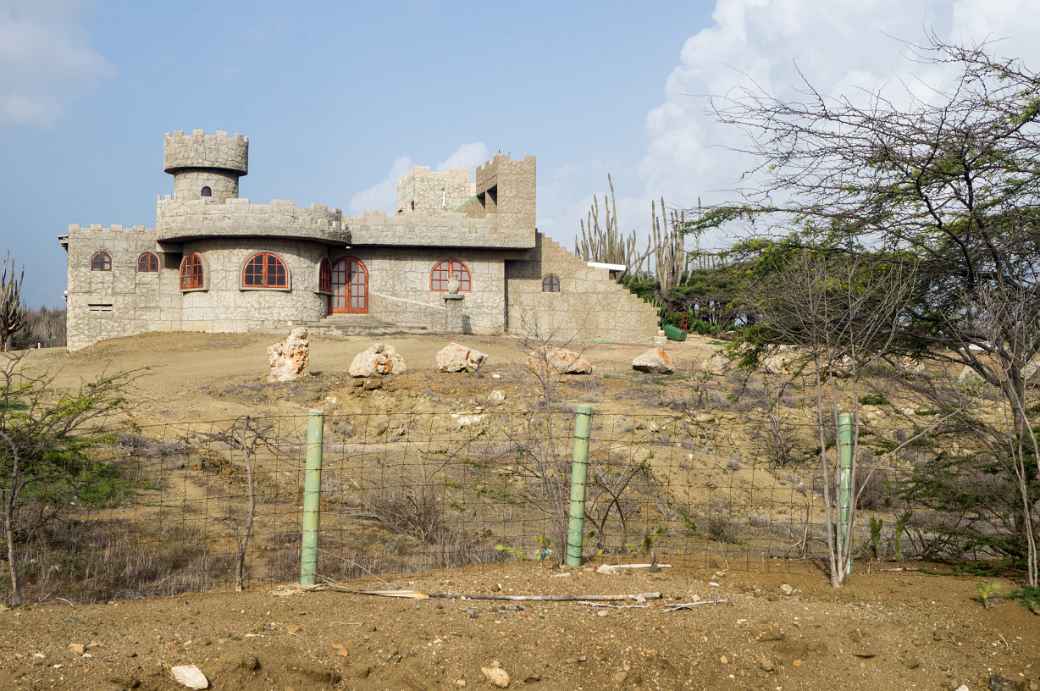 Castle along Kaminda Lagun