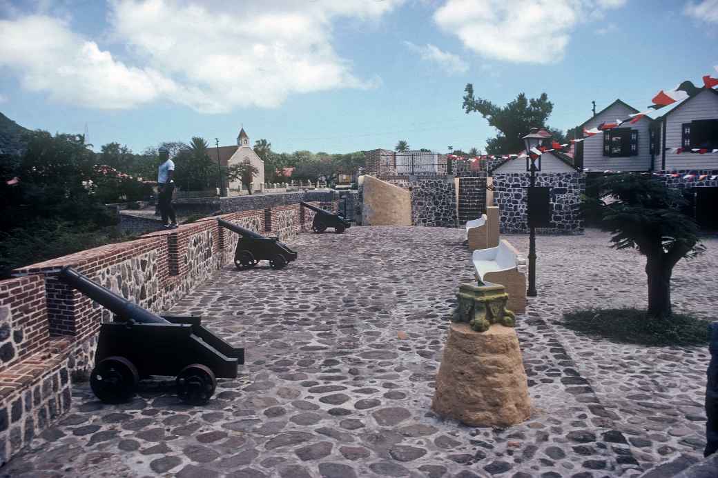 Cannons, Fort Oranje