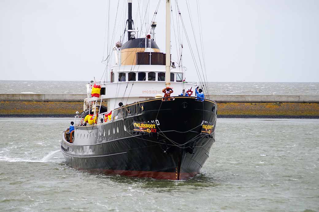 Arrival of the boat