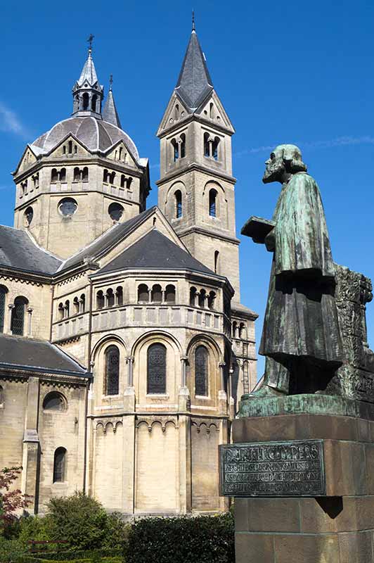 Pierre Cuypers statue