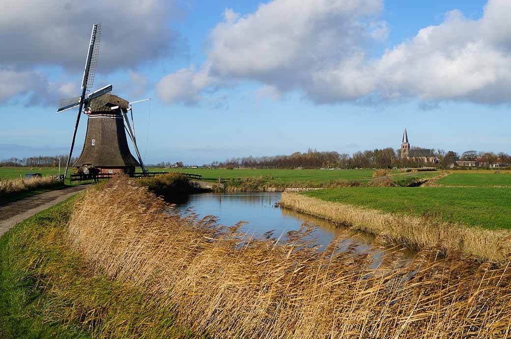 Hantum and windmill