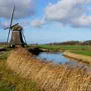 Hantum and windmill