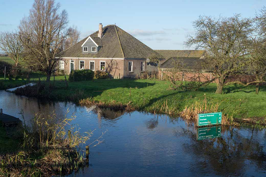 Farm along Het Dee