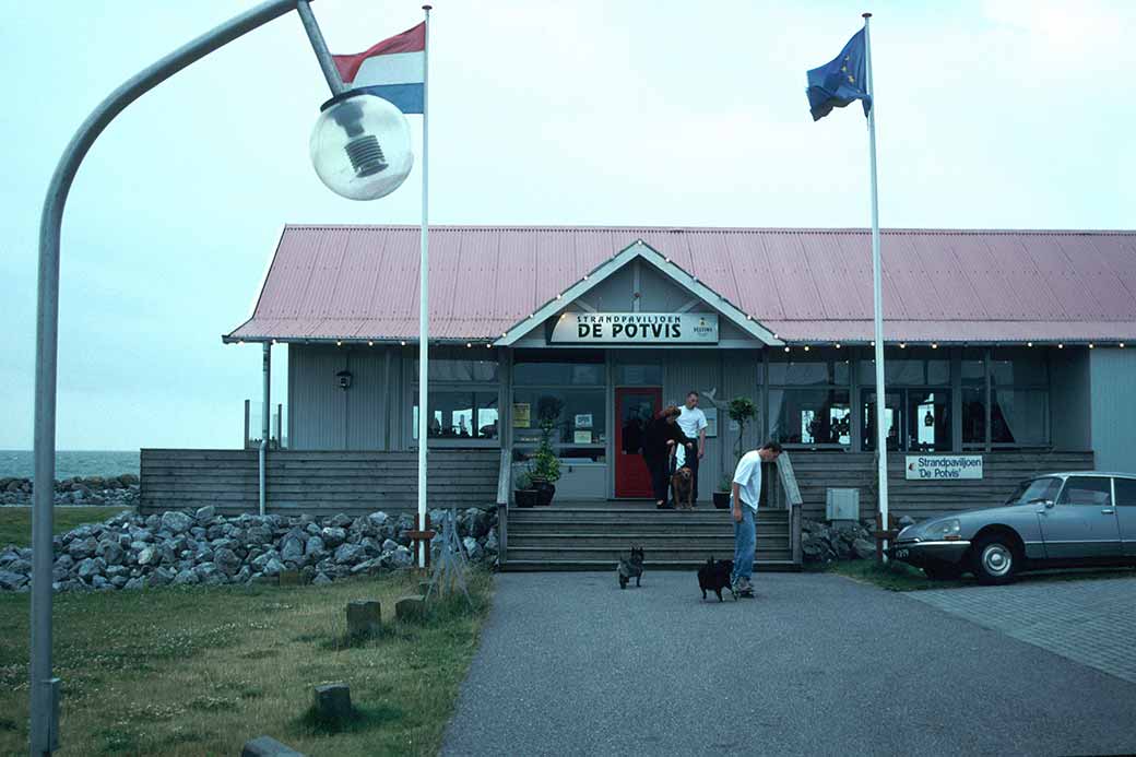 “Strandpaviljoen De Potvis”