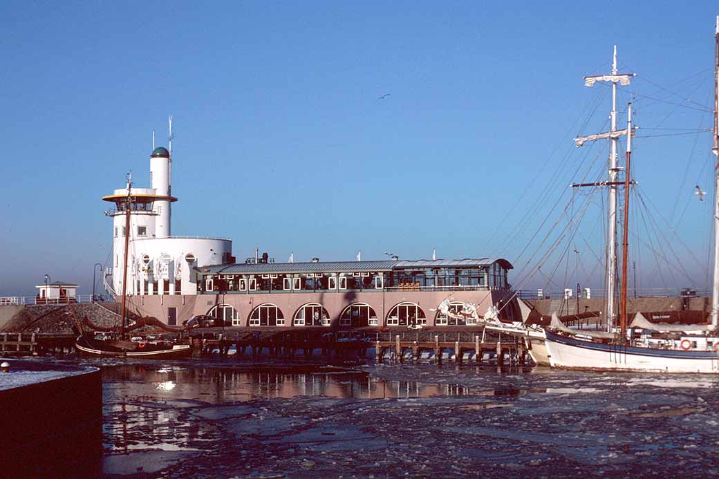 Ice on the harbour