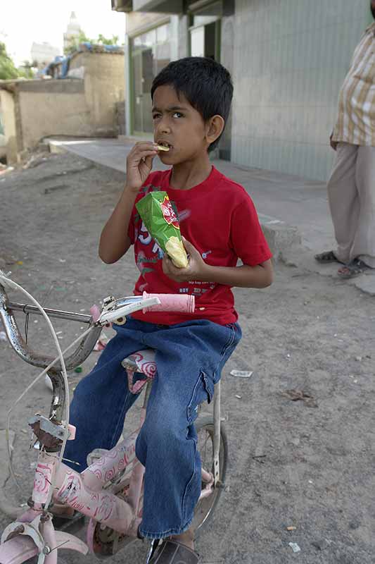 Boy eating chips